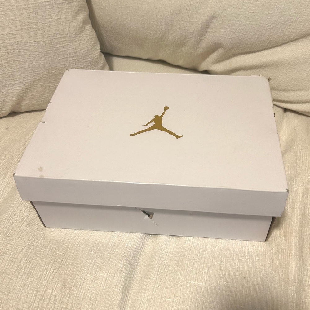 Women’s Nike Air Jordans 1 Mid - Barely Rose - Picture 2 of 13